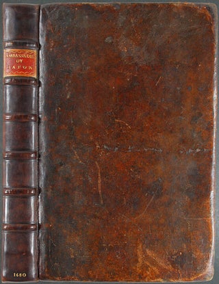 Ambassades Mémorables de la Compagnie des Indes Orientales des Provinces Unies, vers les Empereurs du Japon. Contenant plusieurs choses remarquables arrivées pendant le voyage des Ambassadeurs; et deplus, la Description des Villes, Bourgs, Chateaux, Forteresses, Temples & autres batimens: Des animaux, des Plantes, Montagnes, Riviéres, Fonteines; Des moeurs, coutumes, Religions & habillemens des Japonois: Comme aussi leurs exploits de guerre, & les révolutions tant anciennes que modernes que ces Peuplles ont essuyées. Le tout Enrichi de Figures dessinées sur les lieux, & tiré des Mémoires des Ambassadeurs de la Compagnie